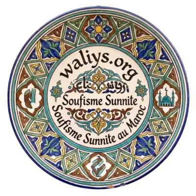 Assiette en céramique de Fès avec motifs géométriques traditionnels, une icône de mosquée, des mains de Fatma (Khamsa), affichant les textes waliys.org et Soufisme Sunnite au Maroc.